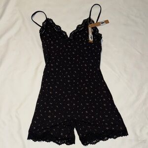 New with tags Skims fits everybody lace triangle onesie size medium